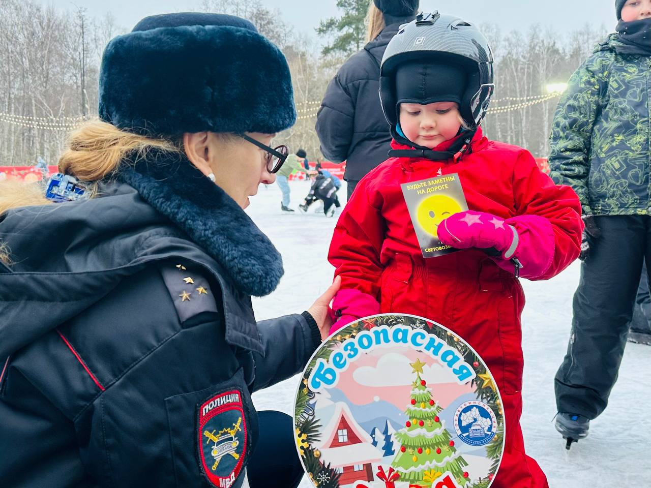 Сотрудники Госавтоинспекции напомнили о безопасности в рамках акции «Засветись!» Сотрудники Госавтоинспекции напомнили о безопасности в рамках акции «Засветись!»