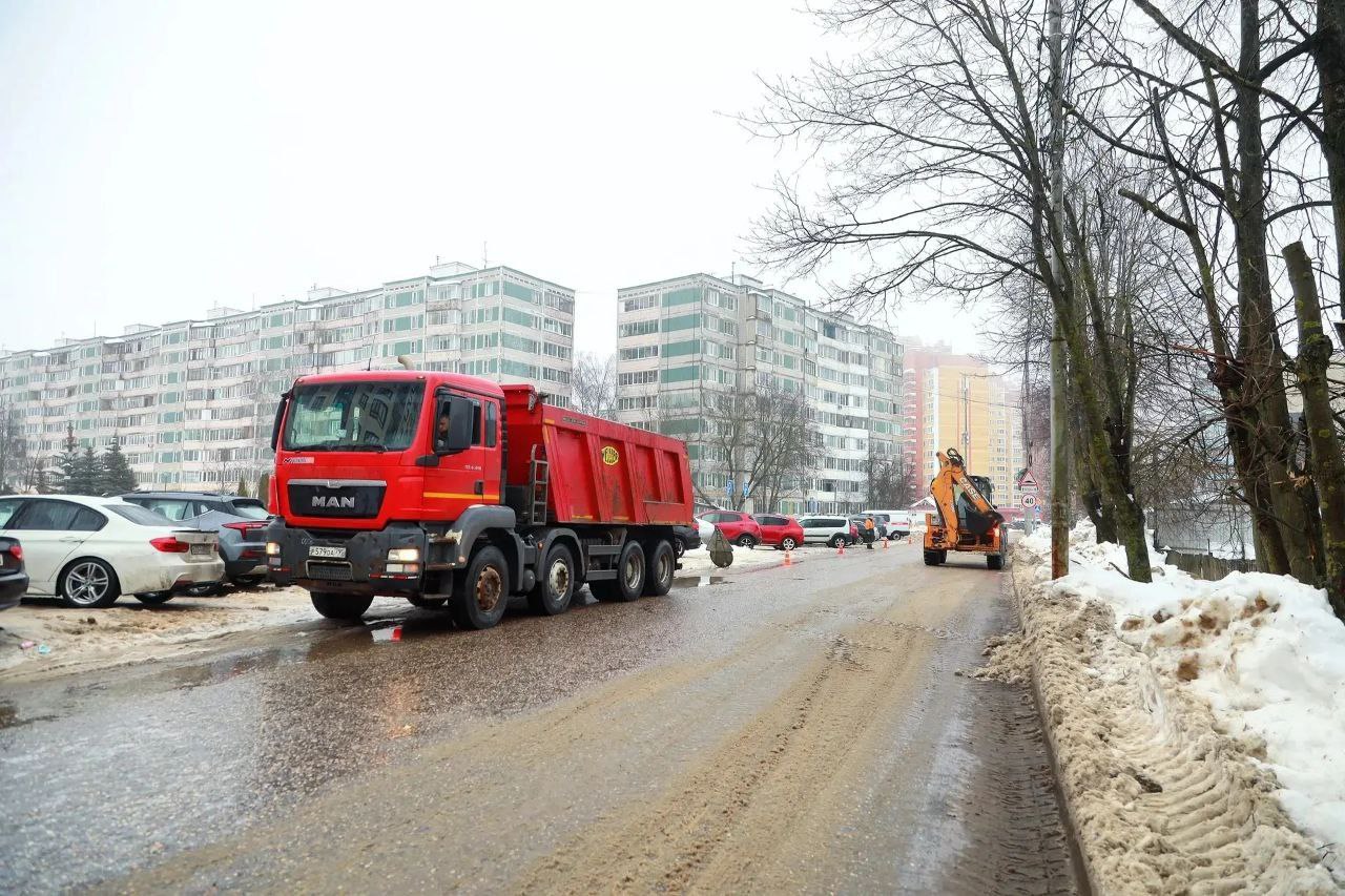 Более 40 единиц техники сражаются с последствиями снегопада в Сергиево-Посадском городском округе Более 40 единиц техники сражаются с последствиями снегопада в Сергиево-Посадском городском округе