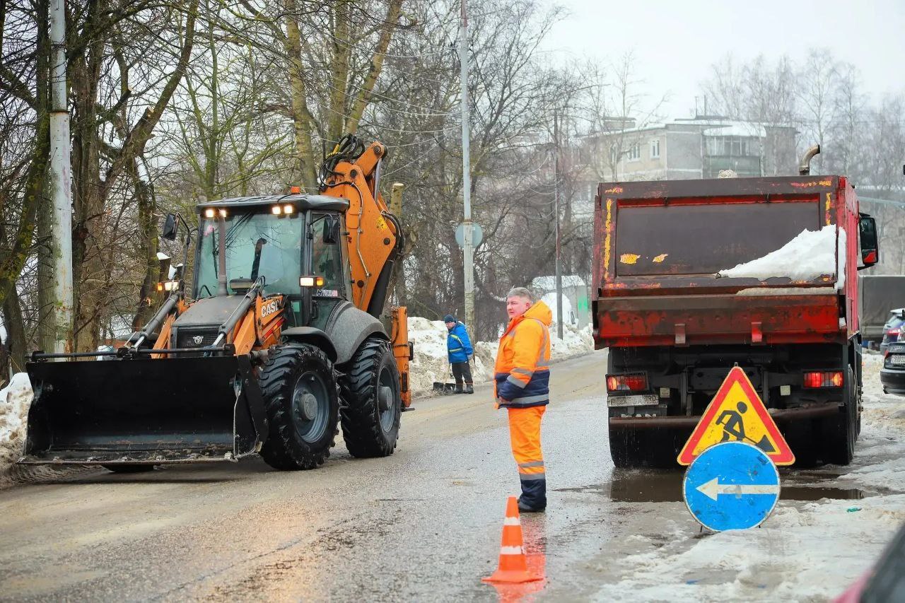 Более 40 единиц техники сражаются с последствиями снегопада в Сергиево-Посадском городском округе Более 40 единиц техники сражаются с последствиями снегопада в Сергиево-Посадском городском округе