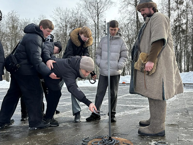27 февраля парк усадьбы Кривякино стал площадкой для десятого, юбилейного, квеста «Секреты парка», организованного молодежным центром «Олимпиец» в рамках национального проекта «Молодежь и дети» 27 февраля парк усадьбы Кривякино стал площадкой для десятого, юбилейного, квеста «Секреты парка», организованного молодежным центром «Олимпиец» в рамках национального проекта «Молодежь и дети»