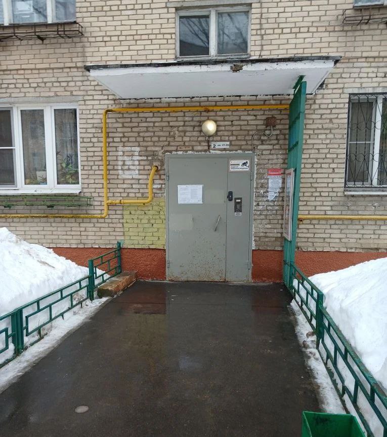 Весне – дорогу: во дворах Долгопрудного убирают наледь Весне – дорогу: во дворах Долгопрудного убирают наледь