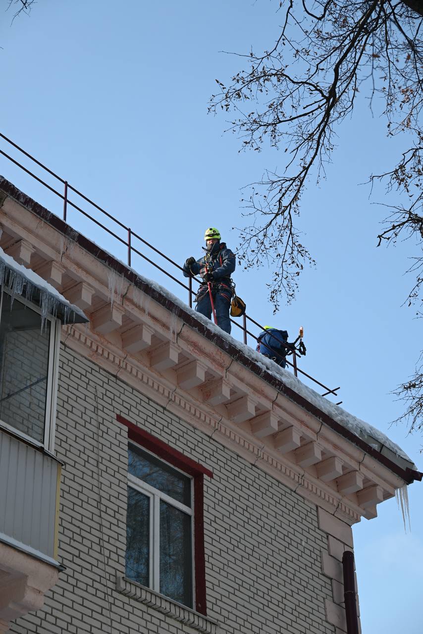 Станислав Каторов: На еженедельном совещании с губернатором Андреем Юрьевичем Воробьевым обсудили одну из самых актуальных сезонных тем — очистку кровель многоквартирных домов Станислав Каторов: На еженедельном совещании с губернатором Андреем Юрьевичем Воробьевым обсудили одну из самых актуальных сезонных тем — очистку кровель многоквартирных домов