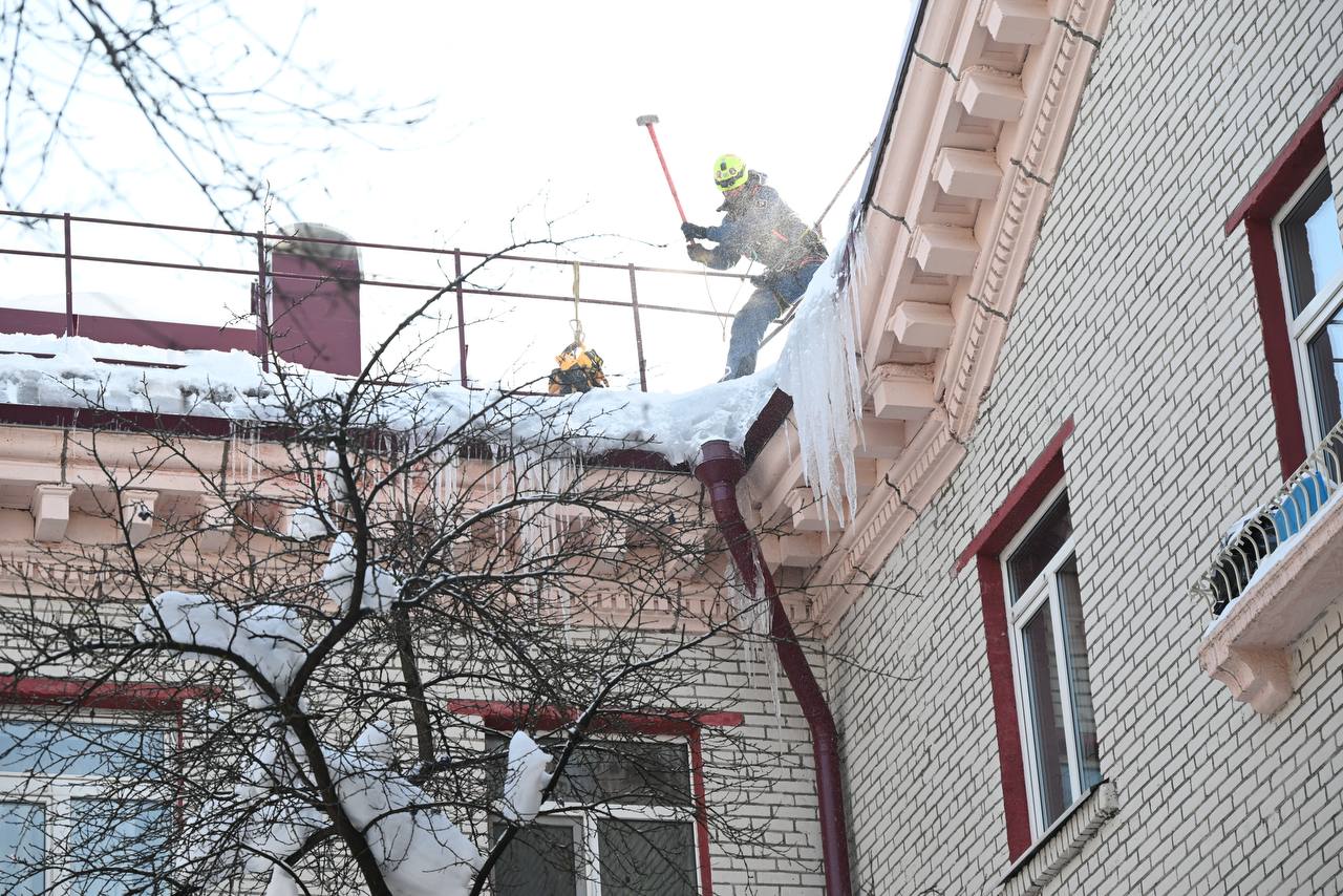 Станислав Каторов: На еженедельном совещании с губернатором Андреем Юрьевичем Воробьевым обсудили одну из самых актуальных сезонных тем — очистку кровель многоквартирных домов Станислав Каторов: На еженедельном совещании с губернатором Андреем Юрьевичем Воробьевым обсудили одну из самых актуальных сезонных тем — очистку кровель многоквартирных домов