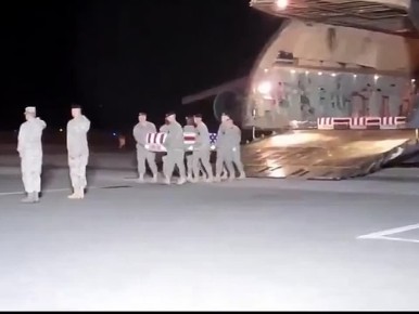 Впервые после вывода войск из Афганистана американские солдаты возвращаются с Ближнего Востока в гробах (видео 1)
