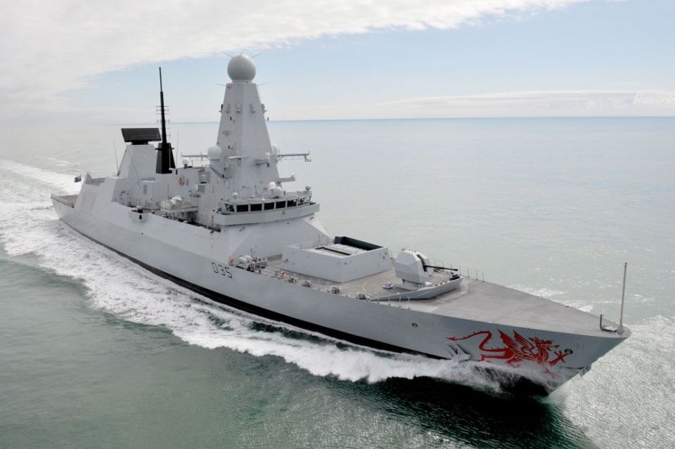 ������� HMS Dragon ����������� ��� �������������� ������������ �� ����, ����� �������� ���������� �������� �� �������� ����� � ������