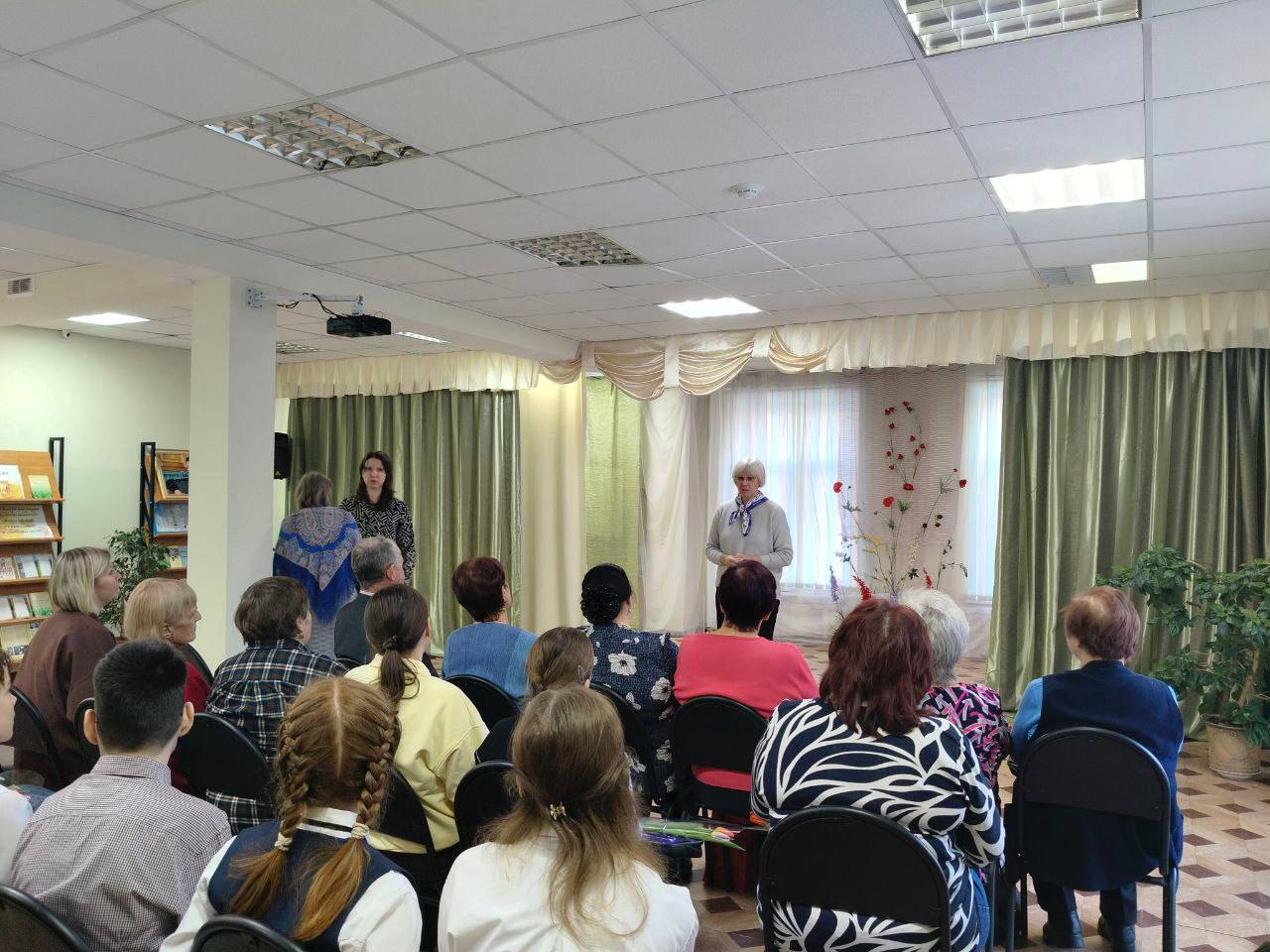 Депутат Мособлдумы поздравил женщин в преддверии 8 марта в Балашихе Депутат Мособлдумы поздравил женщин в преддверии 8 марта в Балашихе