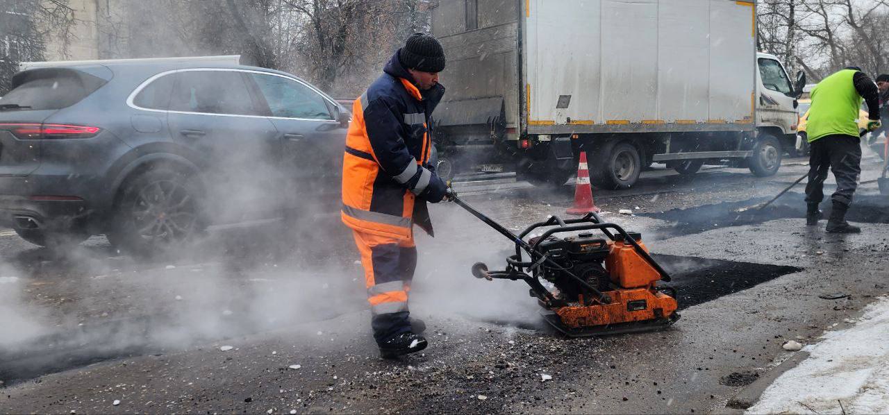 На проспекте Мира в Химках проводят ямочный ремонт На проспекте Мира в Химках проводят ямочный ремонт