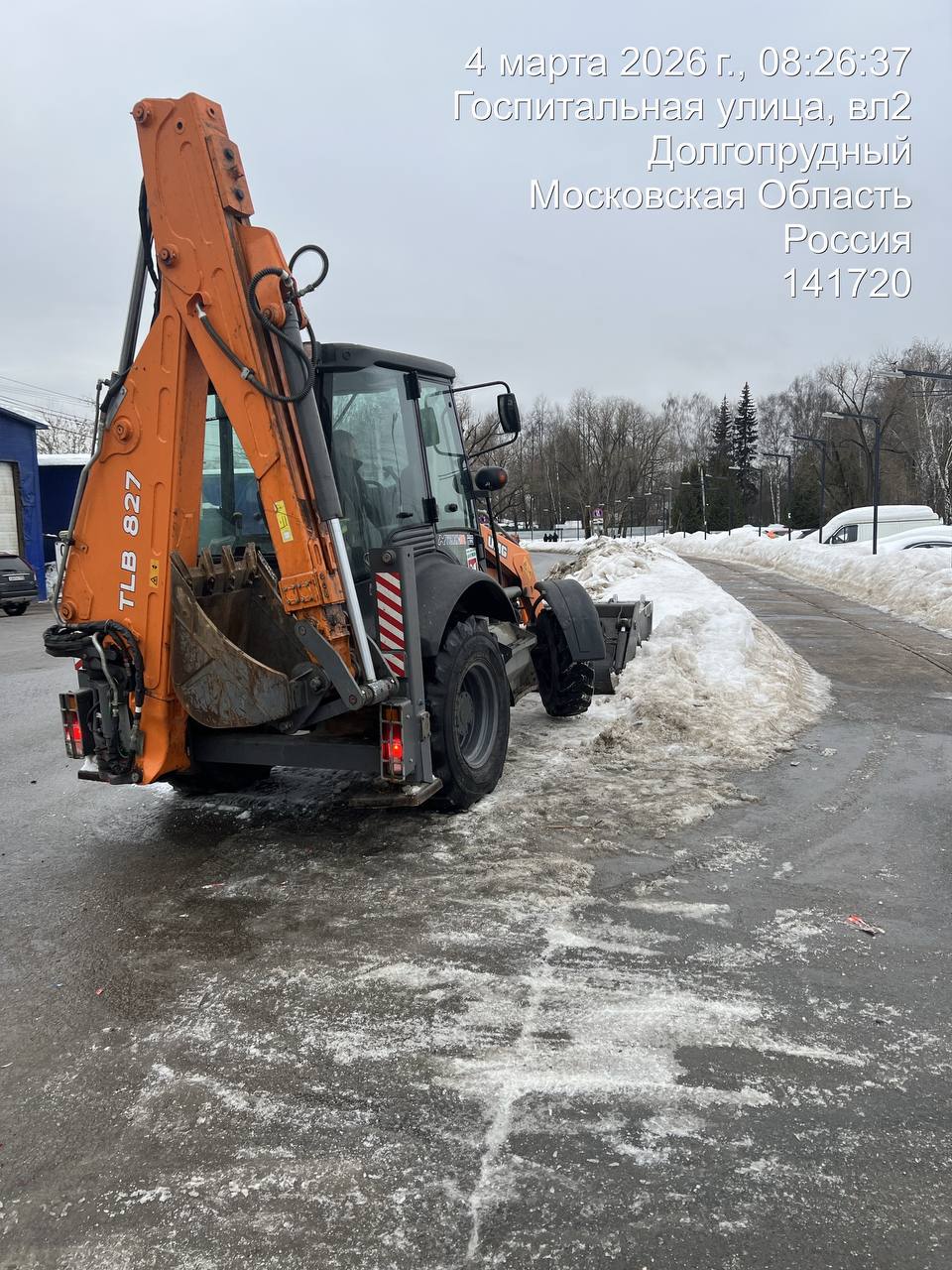 Погодные качели и гололёд: в Долгопрудном обрабатывают дороги и общественные территории Погодные качели и гололёд: в Долгопрудном обрабатывают дороги и общественные территории