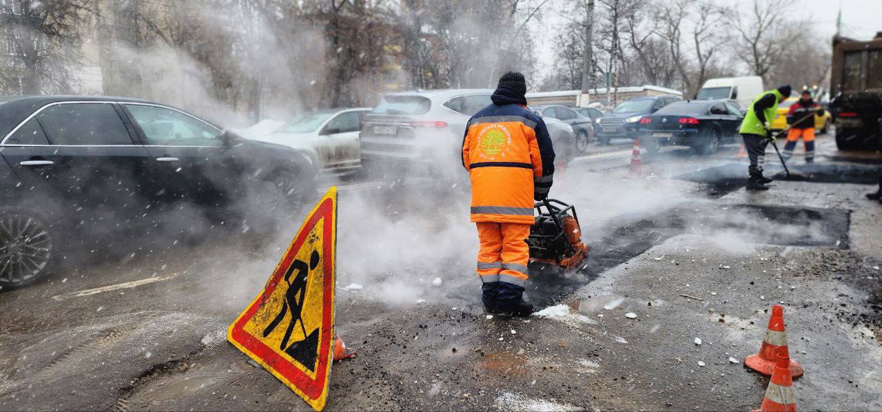 На проспекте Мира в Химках проводят ямочный ремонт На проспекте Мира в Химках проводят ямочный ремонт