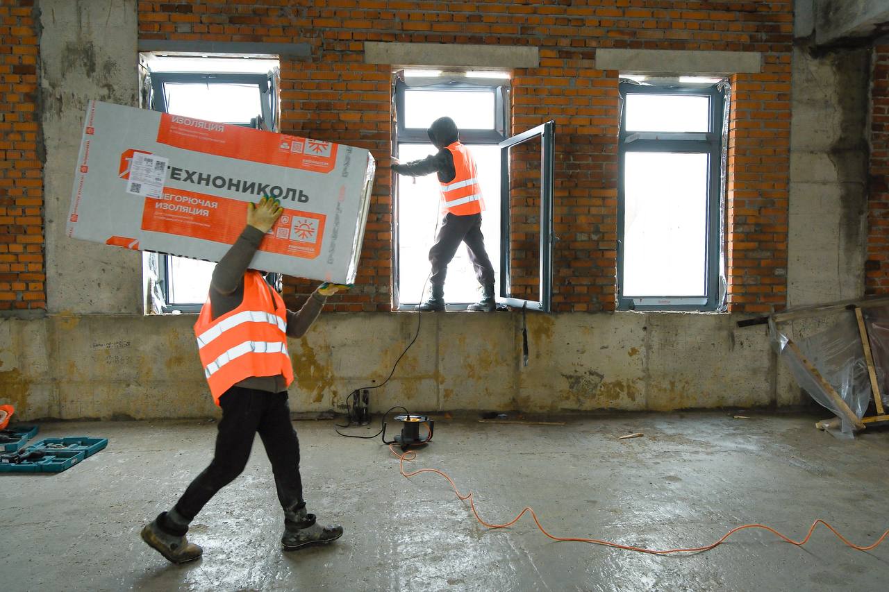 Снежная зима внесла коррективы в ход работ по реконструкции стадиона «Русич» в городе Ликино-Дулево Снежная зима внесла коррективы в ход работ по реконструкции стадиона «Русич» в городе Ликино-Дулево