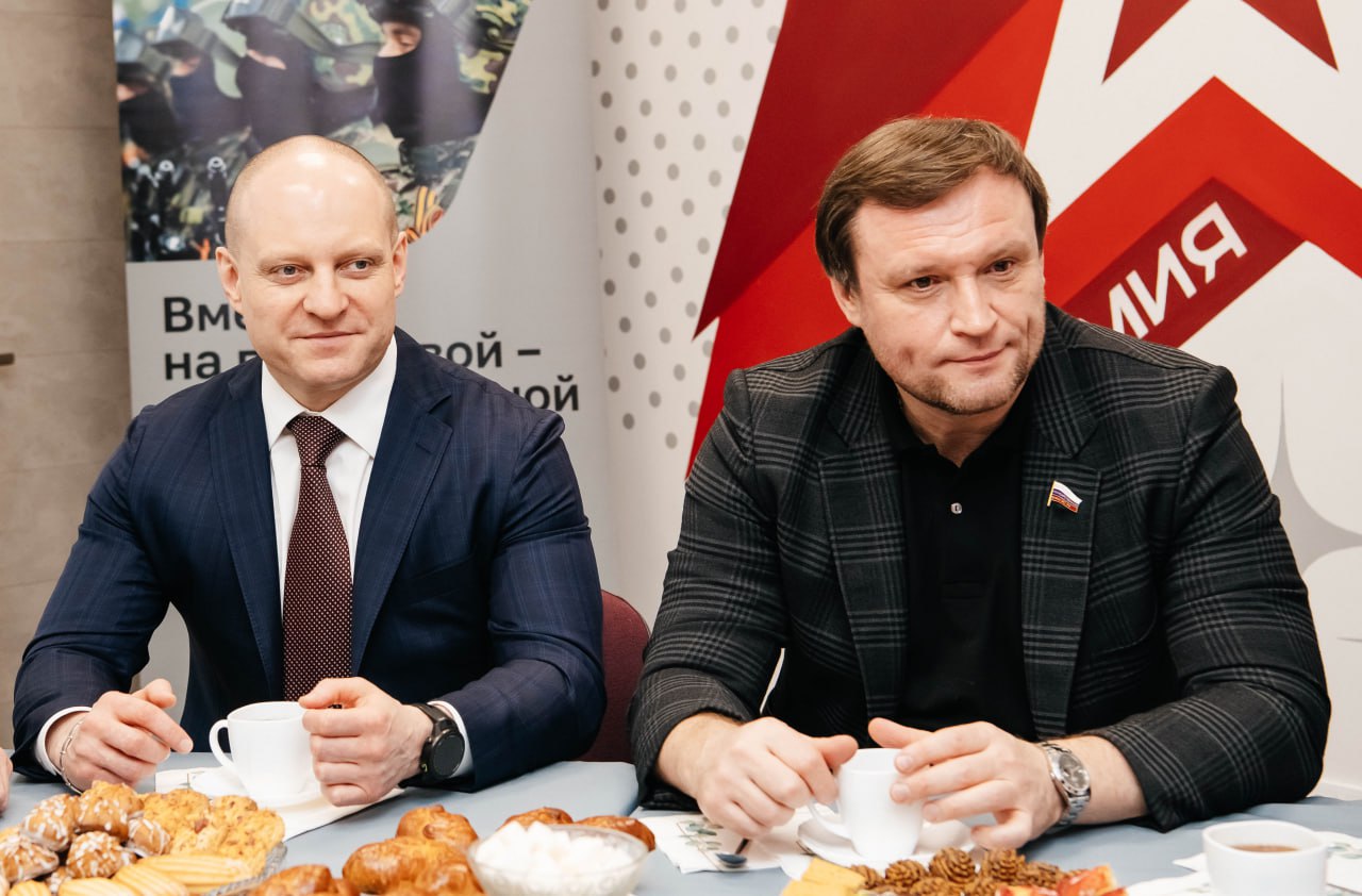 В преддверии Международного женского дня глава округа Максим Красноцветов и депутат Госдумы Сергей Пахомов посетили отделение Ассоциации ветеранов СВО, чтобы встретиться с женщинами, чьи жизнь и работа сегодня неразрывно... В преддверии Международного женского дня глава округа Максим Красноцветов и депутат Госдумы Сергей Пахомов посетили отделение Ассоциации ветеранов СВО, чтобы встретиться с женщинами, чьи жизнь и работа сегодня неразрывно...