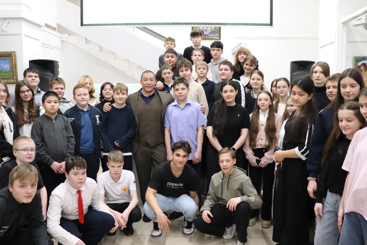 В Реутове прошла творческая встреча с актёром театра и кино Амаду Мамадаковым В Реутове прошла творческая встреча с актёром театра и кино Амаду Мамадаковым