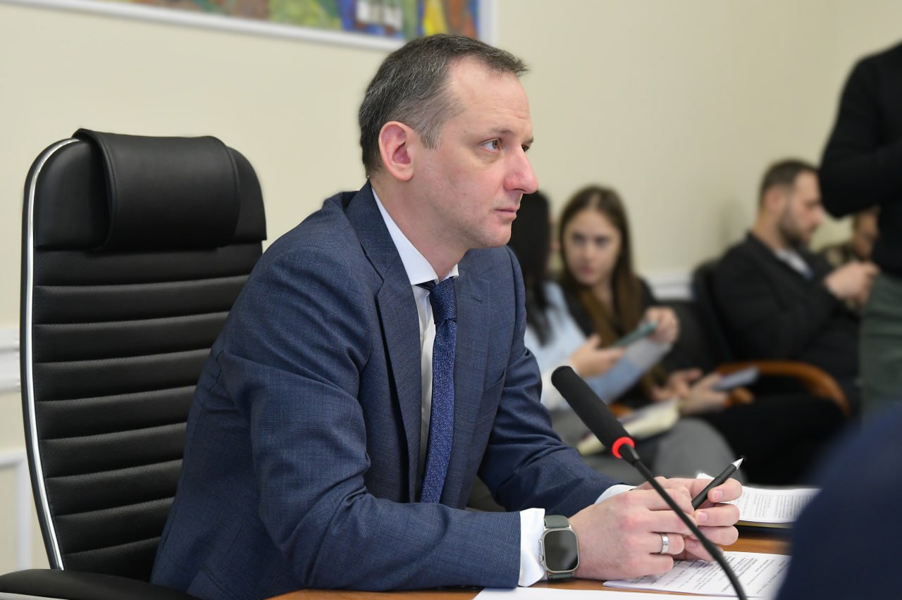 На еженедельном оперативном совещании с первым заместителем главы Дмитровского округа Евгением Тертышниковым разобрали две темы, которые касаются многих жителей