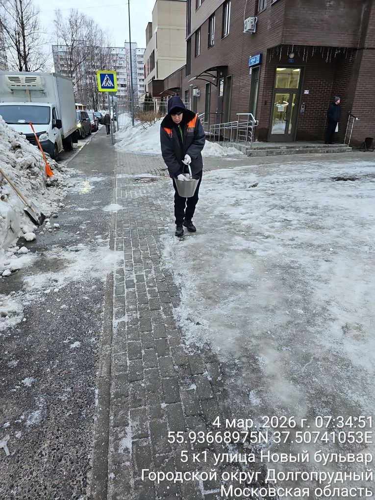 Погодные качели и гололёд: в Долгопрудном обрабатывают дороги и общественные территории Погодные качели и гололёд: в Долгопрудном обрабатывают дороги и общественные территории