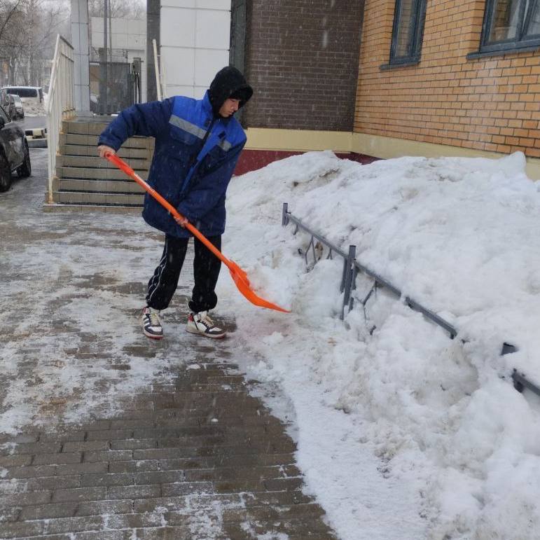 Юлия Купецкая: Уборка дворовых территорий и расчистка кровель — важная повседневная задача коммунальных служб, обеспечивающая комфорт и безопасность жителей округа Юлия Купецкая: Уборка дворовых территорий и расчистка кровель — важная повседневная задача коммунальных служб, обеспечивающая комфорт и безопасность жителей округа