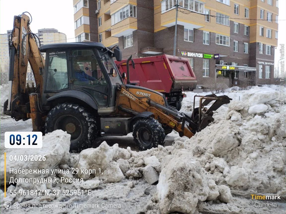 Погодные качели и гололёд: в Долгопрудном обрабатывают дороги и общественные территории