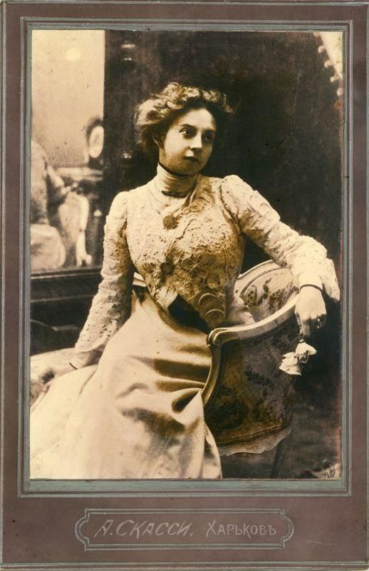 В усадьбе Шахматово открывается выставка о женщинах Серебряного века В усадьбе Шахматово открывается выставка о женщинах Серебряного века