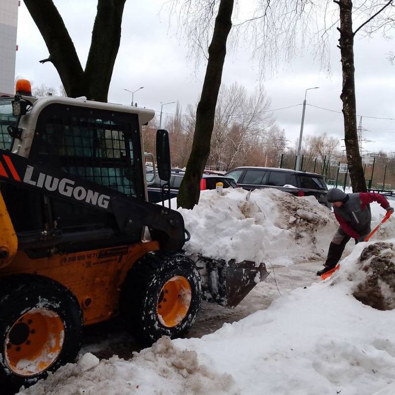 Юлия Купецкая: Уборка дворовых территорий и расчистка кровель — важная повседневная задача коммунальных служб, обеспечивающая комфорт и безопасность жителей округа Юлия Купецкая: Уборка дворовых территорий и расчистка кровель — важная повседневная задача коммунальных служб, обеспечивающая комфорт и безопасность жителей округа