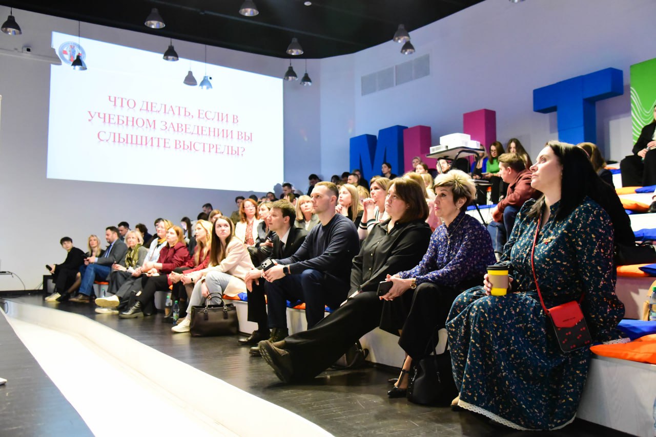 Круглый стол по вопросу формирования антитеррористического мировоззрения у молодежи прошел в Мытищах Круглый стол по вопросу формирования антитеррористического мировоззрения у молодежи прошел в Мытищах