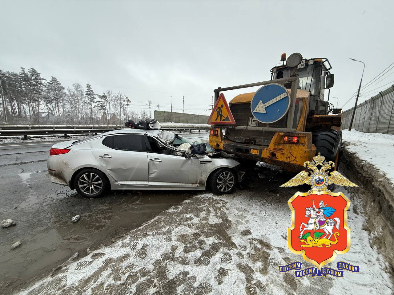 Сотрудники подмосковной Госавтоинспекции устанавливают обстоятельства ДТП в г. о. Домодедово