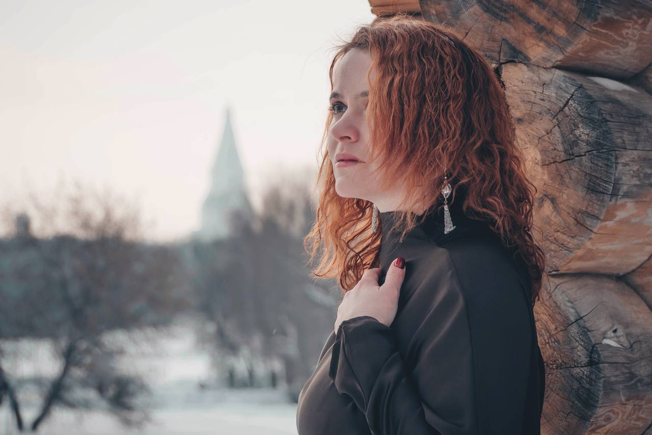 Анна Долгарева: Рябина всегда вызывала у меня смутную тревогу, особенно поздней осенью, когда вокруг все черно-серое, и тем более зимой - среди белизны Анна Долгарева: Рябина всегда вызывала у меня смутную тревогу, особенно поздней осенью, когда вокруг все черно-серое, и тем более зимой - среди белизны