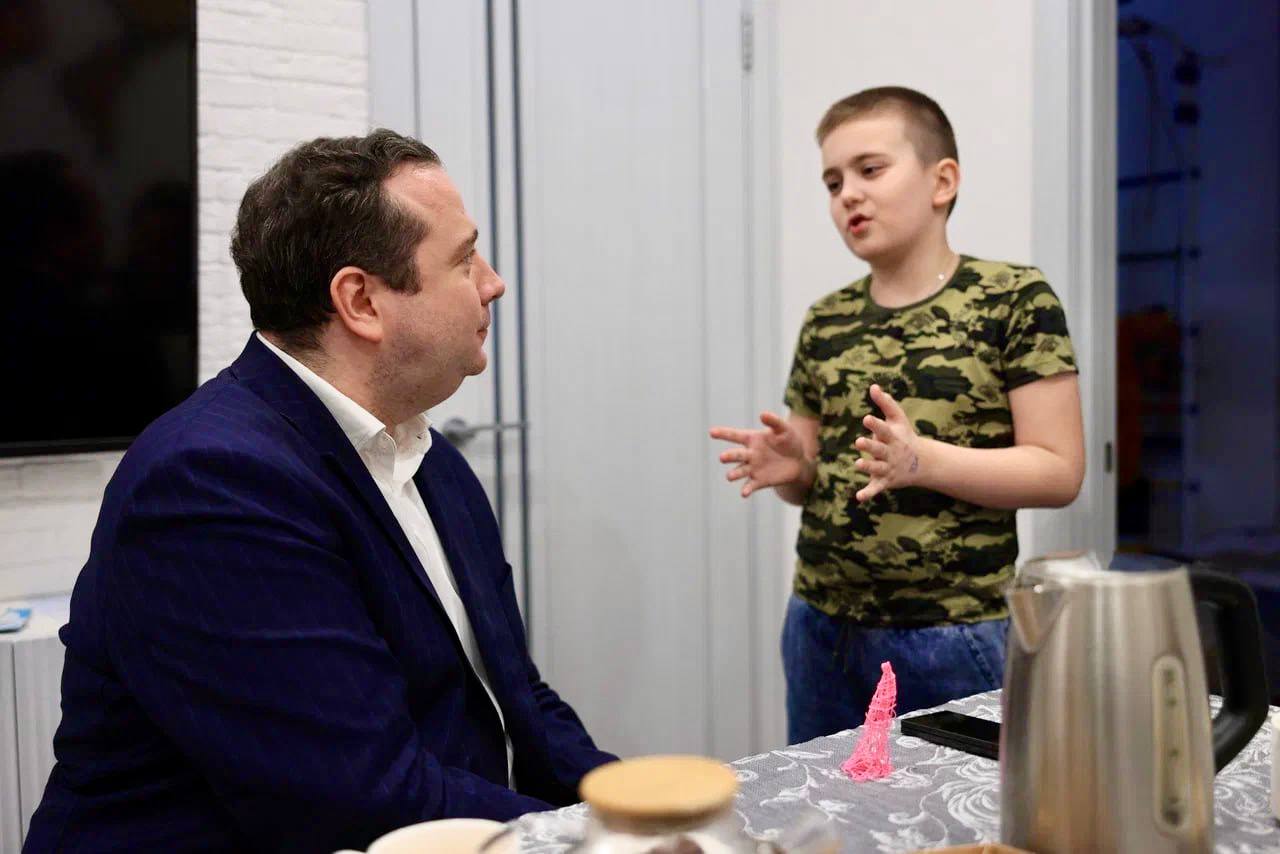 Игорь Трифонов: Навестил семью нашего военнослужащего и поздравил супругу бойца с наступающим Международным женским днём Игорь Трифонов: Навестил семью нашего военнослужащего и поздравил супругу бойца с наступающим Международным женским днём