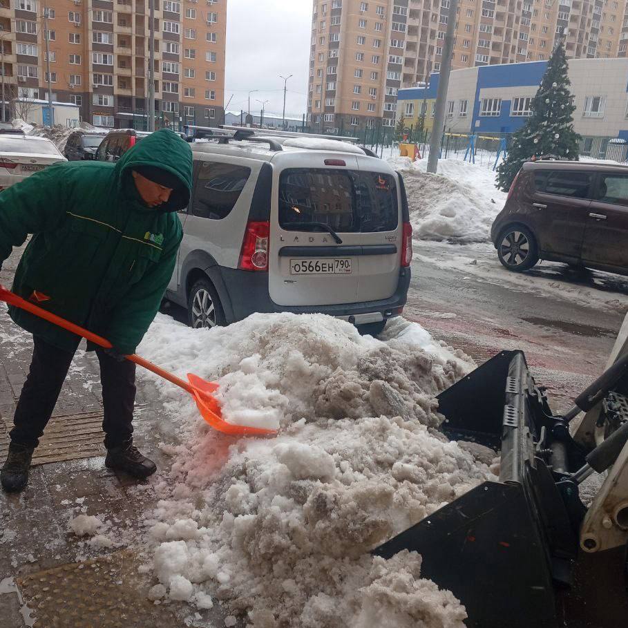 Юлия Купецкая: Уборка дворовых территорий и расчистка кровель — важная повседневная задача коммунальных служб, обеспечивающая комфорт и безопасность жителей округа Юлия Купецкая: Уборка дворовых территорий и расчистка кровель — важная повседневная задача коммунальных служб, обеспечивающая комфорт и безопасность жителей округа