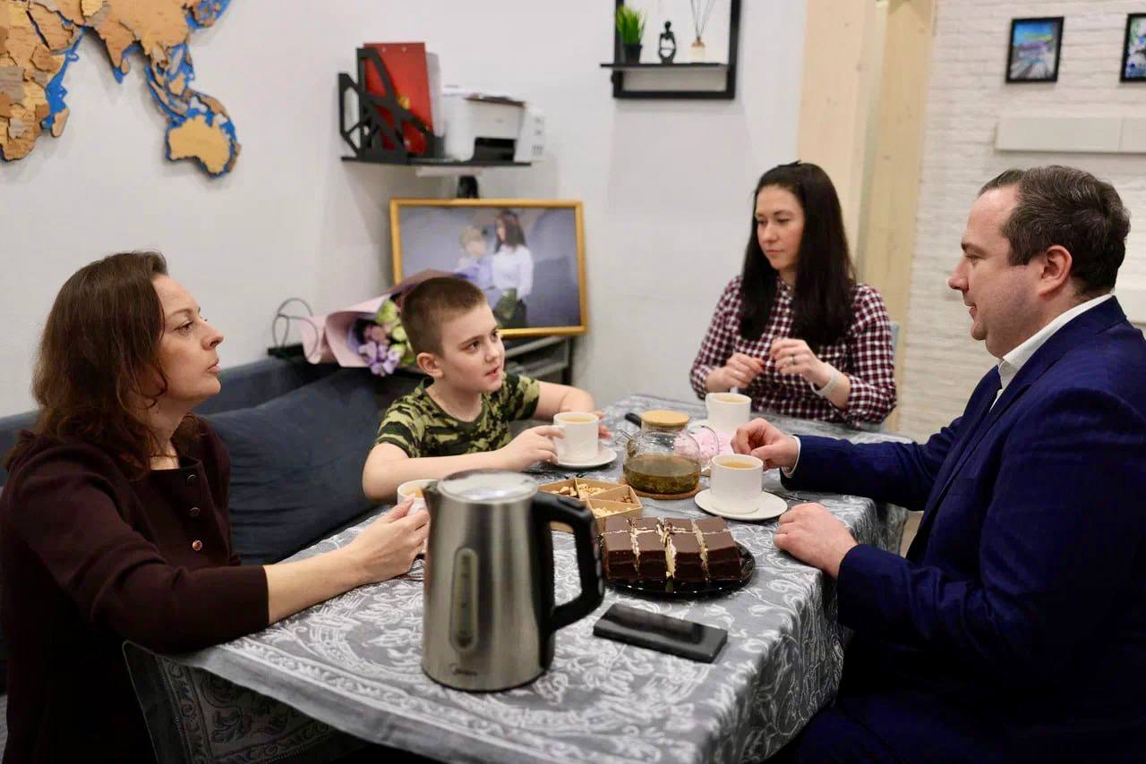 Игорь Трифонов: Навестил семью нашего военнослужащего и поздравил супругу бойца с наступающим Международным женским днём Игорь Трифонов: Навестил семью нашего военнослужащего и поздравил супругу бойца с наступающим Международным женским днём