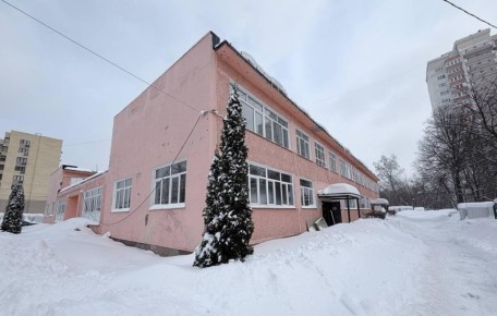 В Старой Купавне на улице Чапаева, д.14, Б продолжаются работы по капитальному ремонту дошкольного отделения Центра образования №25