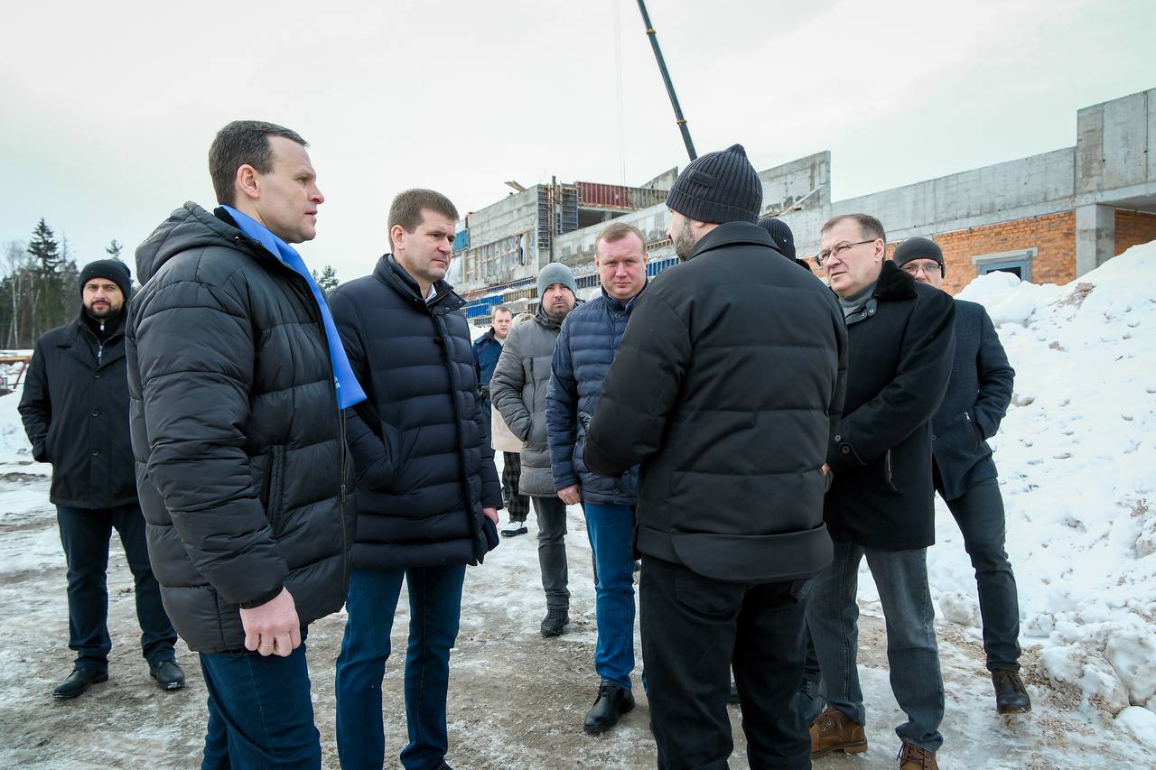 Снежная зима внесла коррективы в ход работ по реконструкции стадиона «Русич» в городе Ликино-Дулево Снежная зима внесла коррективы в ход работ по реконструкции стадиона «Русич» в городе Ликино-Дулево