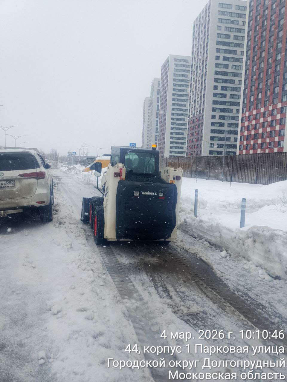 Погодные качели и гололёд: в Долгопрудном обрабатывают дороги и общественные территории Погодные качели и гололёд: в Долгопрудном обрабатывают дороги и общественные территории