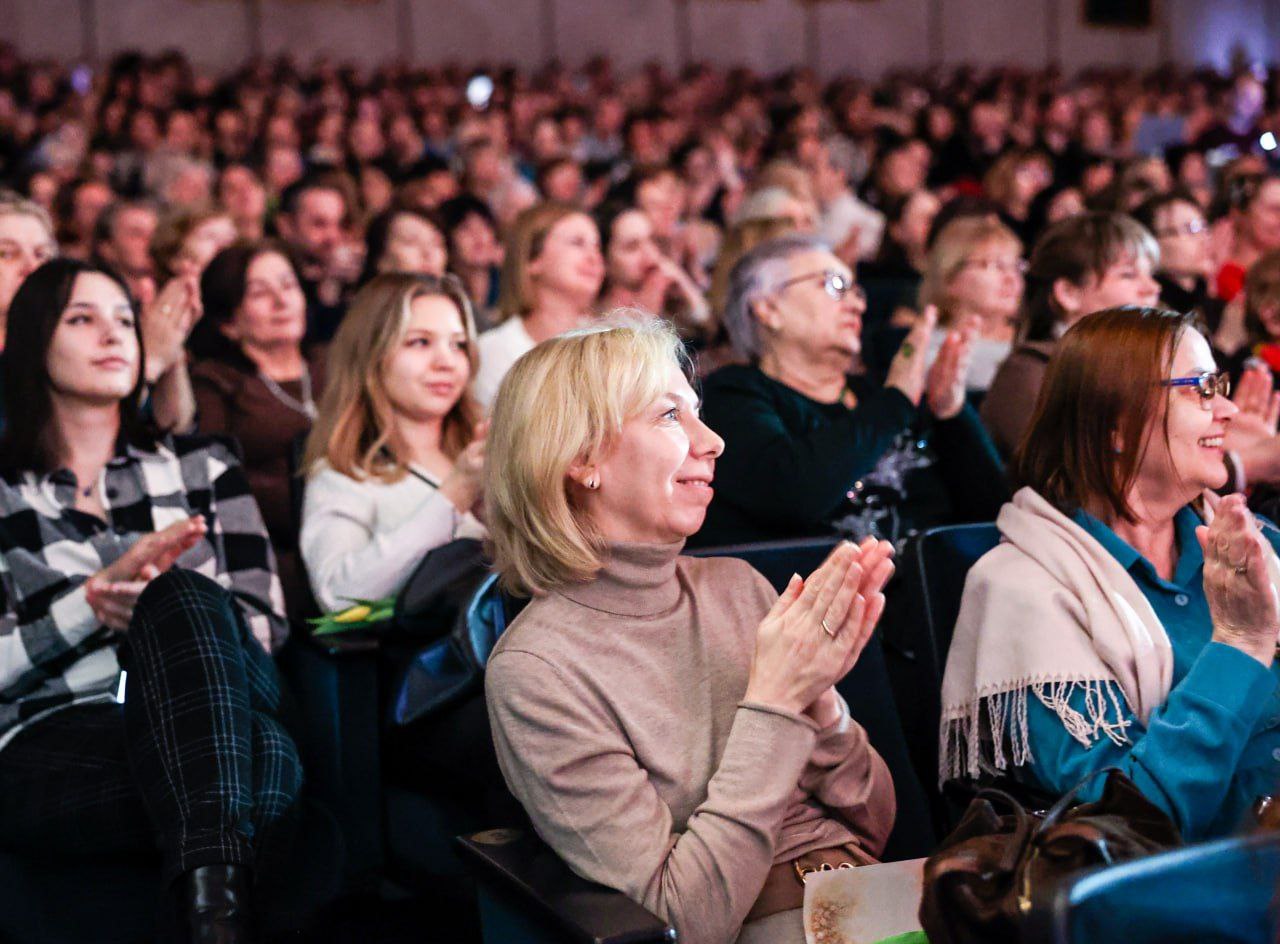 Дмитрий Волков: В ДК «Подмосковье» поздравил с предстоящим праздником 8 Марта наших прекрасных, самых неповторимых и обаятельных жительниц Красногорска Дмитрий Волков: В ДК «Подмосковье» поздравил с предстоящим праздником 8 Марта наших прекрасных, самых неповторимых и обаятельных жительниц Красногорска