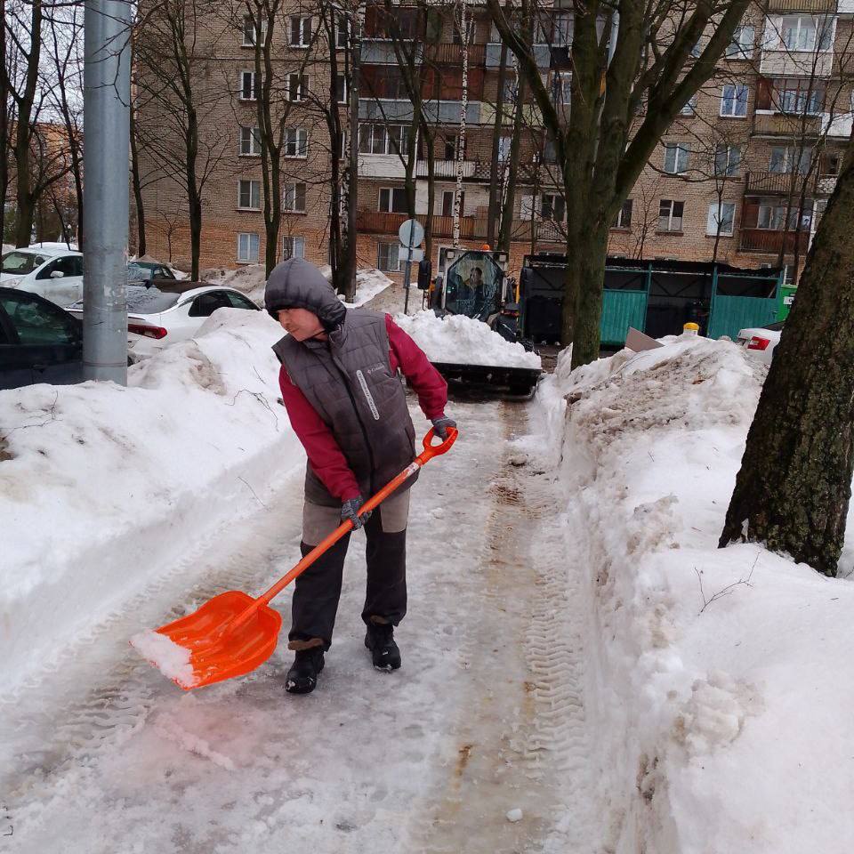 Юлия Купецкая: Уборка дворовых территорий и расчистка кровель — важная повседневная задача коммунальных служб, обеспечивающая комфорт и безопасность жителей округа Юлия Купецкая: Уборка дворовых территорий и расчистка кровель — важная повседневная задача коммунальных служб, обеспечивающая комфорт и безопасность жителей округа