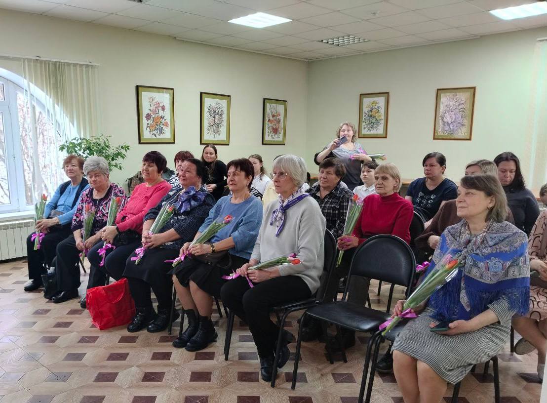 Депутат Мособлдумы поздравил женщин в преддверии 8 марта в Балашихе Депутат Мособлдумы поздравил женщин в преддверии 8 марта в Балашихе