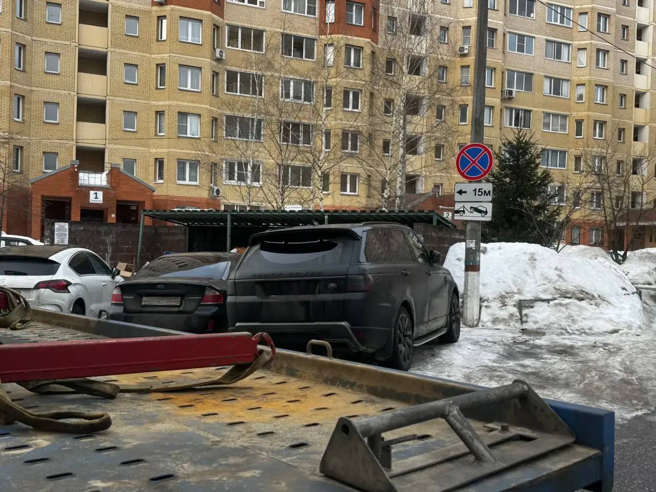 Уважаемые жуковчане!. Напоминаем, что вблизи контейнерных площадок размещены знаки «Остановка запрещена», «Работает эвакуатор» Уважаемые жуковчане!. Напоминаем, что вблизи контейнерных площадок размещены знаки «Остановка запрещена», «Работает эвакуатор»