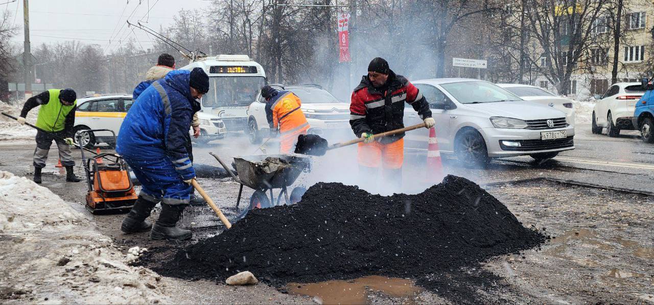 На проспекте Мира в Химках проводят ямочный ремонт На проспекте Мира в Химках проводят ямочный ремонт
