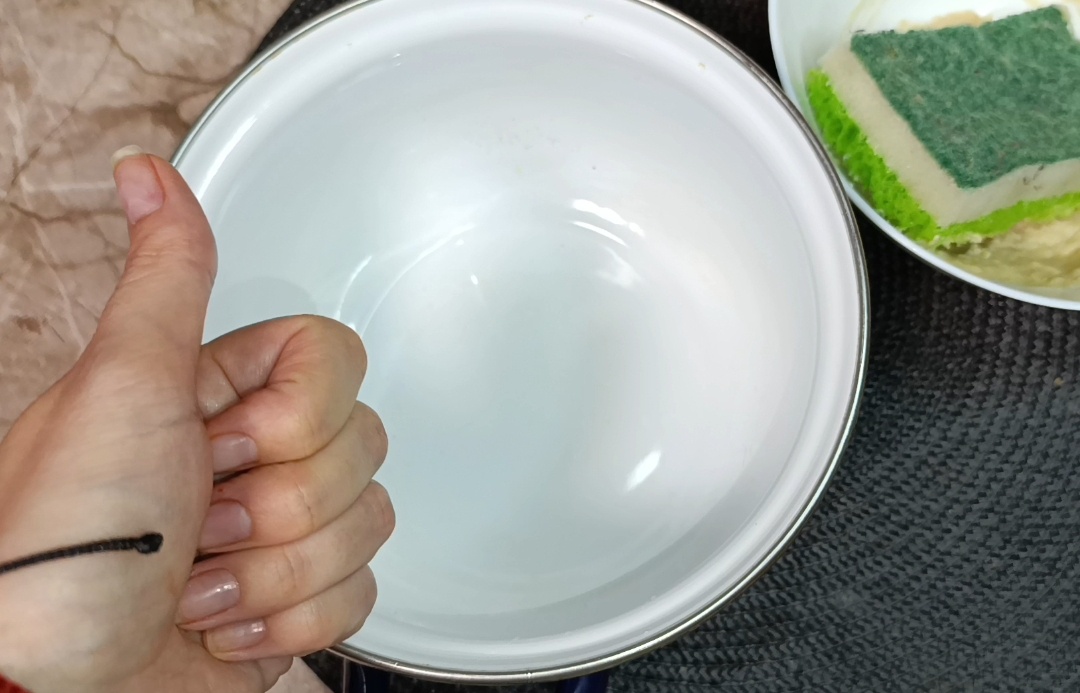 Как легко вернуть кастрюлям идеальную белизну