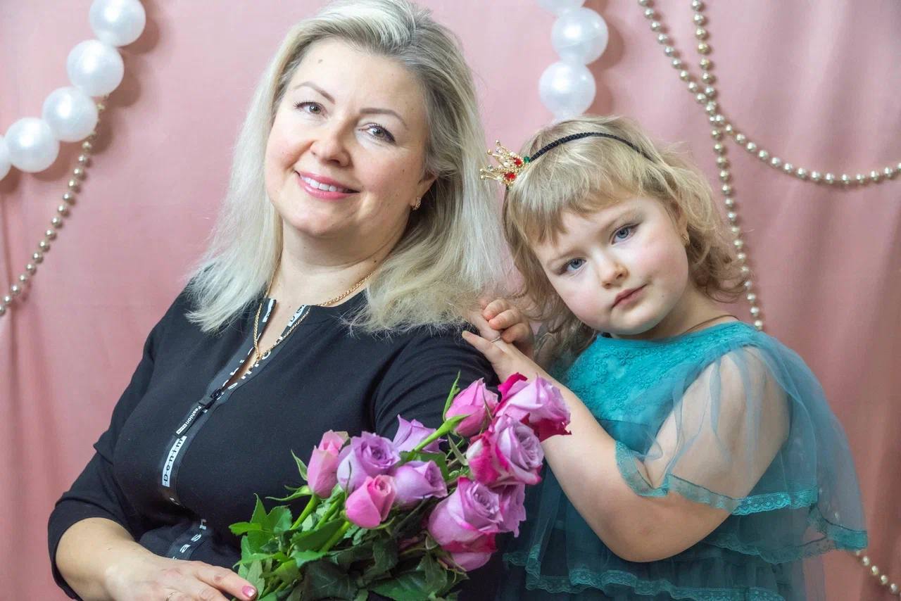 Дорогие наши женщины!. Поздравляю вас с Международным женским днём! Этот прекрасный весенний праздник – еще один повод выразить вам наше восхищение и благодарность Дорогие наши женщины!. Поздравляю вас с Международным женским днём! Этот прекрасный весенний праздник – еще один повод выразить вам наше восхищение и благодарность