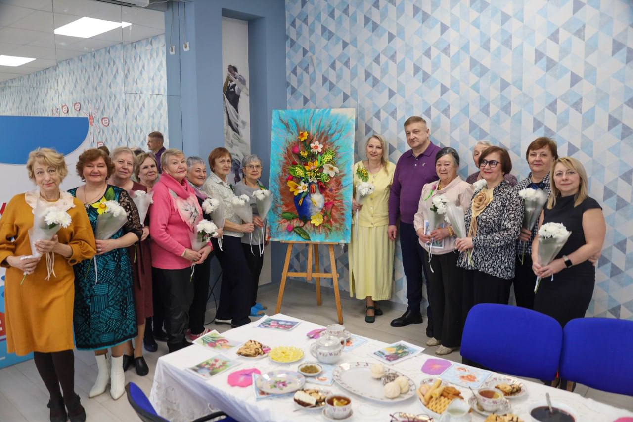 Пироги, цветы и партийная забота: с 8 марта поздравили участниц Активного долголетия Пироги, цветы и партийная забота: с 8 марта поздравили участниц Активного долголетия