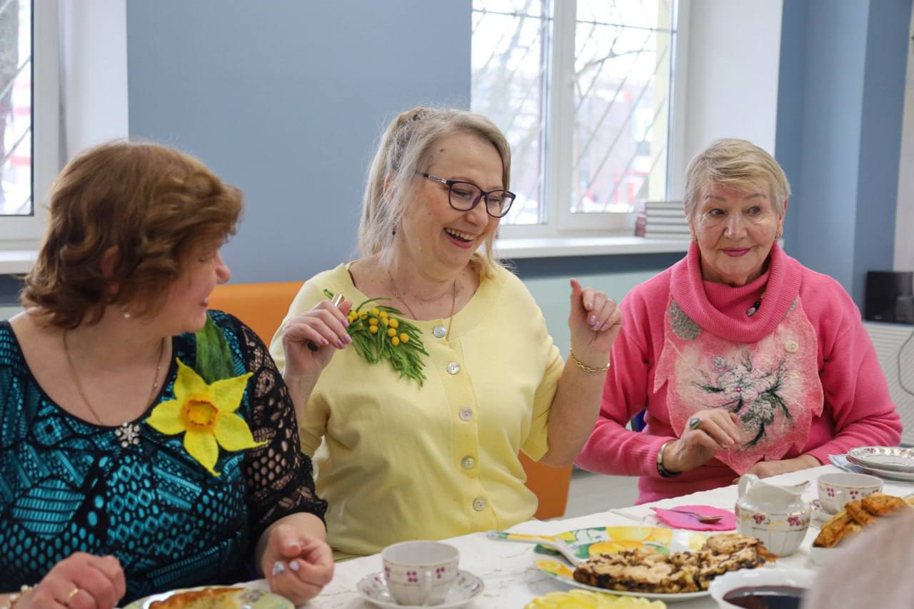 Пироги, цветы и партийная забота: с 8 марта поздравили участниц Активного долголетия Пироги, цветы и партийная забота: с 8 марта поздравили участниц Активного долголетия