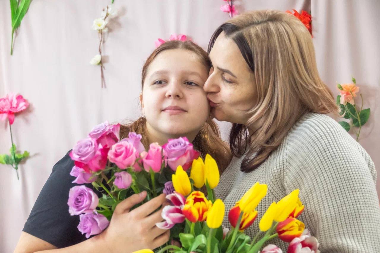 Дорогие наши женщины!. Поздравляю вас с Международным женским днём! Этот прекрасный весенний праздник – еще один повод выразить вам наше восхищение и благодарность Дорогие наши женщины!. Поздравляю вас с Международным женским днём! Этот прекрасный весенний праздник – еще один повод выразить вам наше восхищение и благодарность