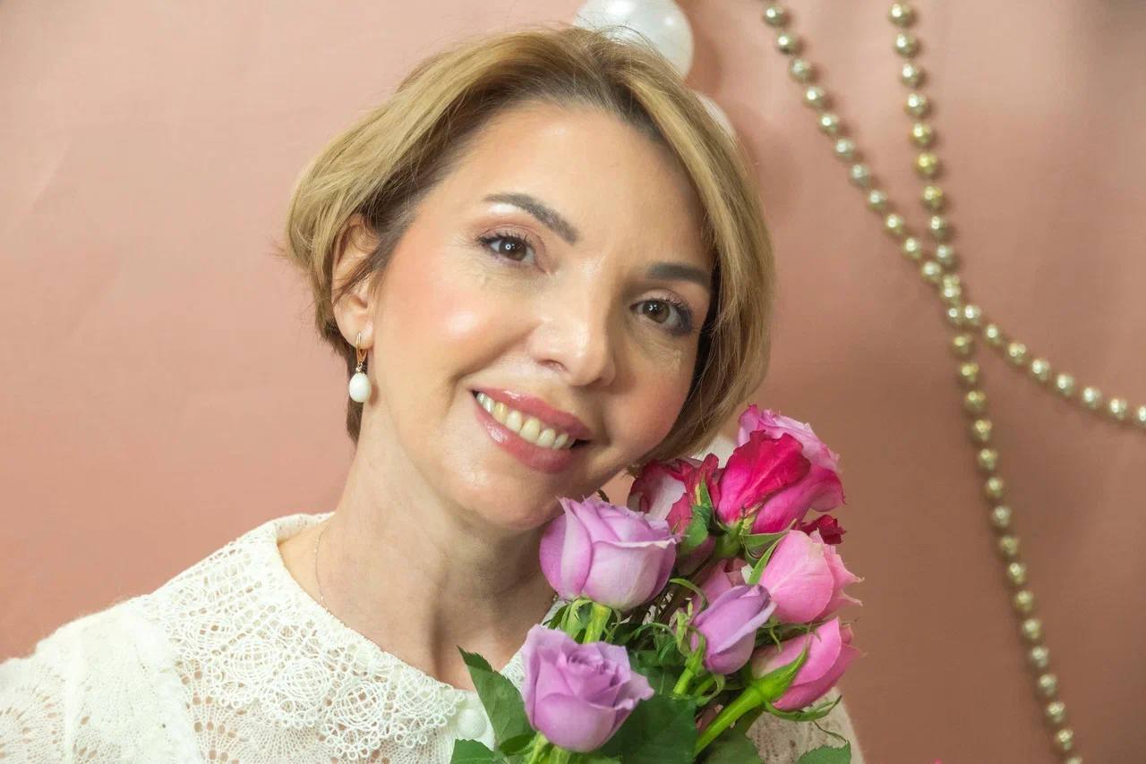 Дорогие наши женщины!. Поздравляю вас с Международным женским днём! Этот прекрасный весенний праздник – еще один повод выразить вам наше восхищение и благодарность Дорогие наши женщины!. Поздравляю вас с Международным женским днём! Этот прекрасный весенний праздник – еще один повод выразить вам наше восхищение и благодарность