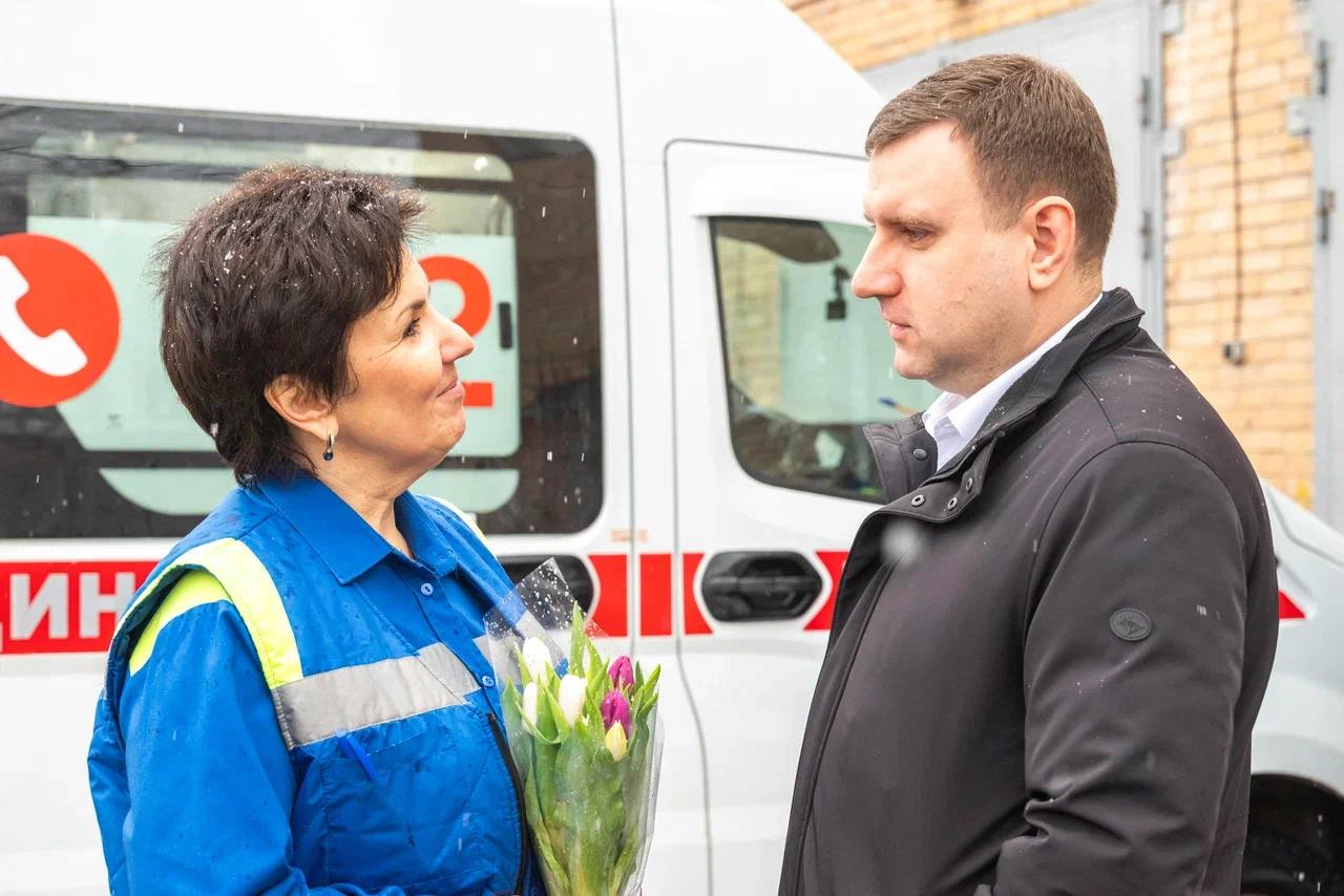 Дорогие наши женщины!. Поздравляю вас с Международным женским днём! Этот прекрасный весенний праздник – еще один повод выразить вам наше восхищение и благодарность Дорогие наши женщины!. Поздравляю вас с Международным женским днём! Этот прекрасный весенний праздник – еще один повод выразить вам наше восхищение и благодарность