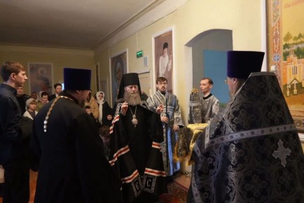 В Серпухове молитвенно почтили память великого пророка: день Первого и Второго обретения главы Иоанна Предтечи