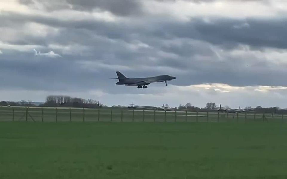 ���� �� ���� ���������������� B-1B, ����������� � 28-�� ������������ ����� ��� ���, ��� ������� ������� ����� ��� ������ � �������� ����������� ��� � ��������� ��� ���������� ����� ������ ������� ������ ������ ����� � ��� �...