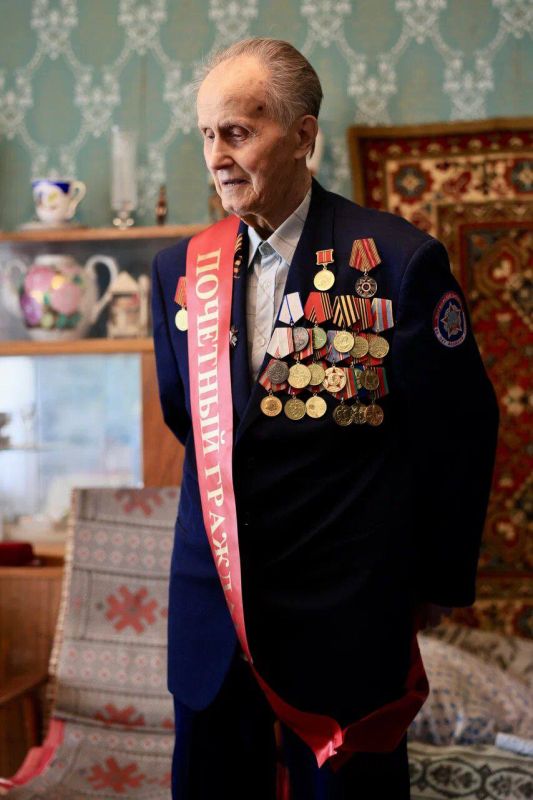 ����� ��������: ������� ���� 100-������ ������ �������� ������� ������� ������������� �����, �������� ��������� ������ ������ ������ ���������� �������