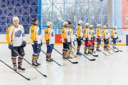 Лёд кипел. Финальные игры Ночной Хоккейной Лиги группового этапа дивизиона «Любитель 50+» завершились яркой борьбой и сильными матчами!Команды показали высокий уровень мастерства, характер и настоящую любовь к хоккею