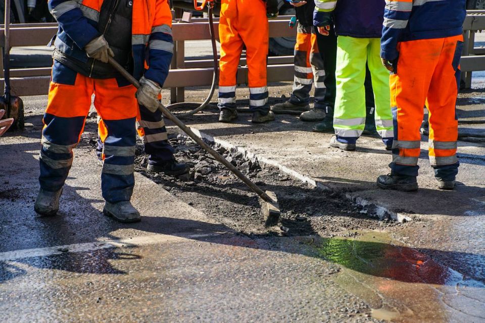 Приводим дороги в порядок после зимы