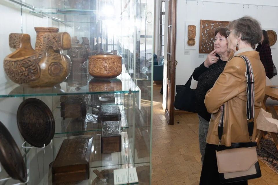 Традиции абрамцево-кудринской резьбы представили в музее-заповеднике «Царицыно»