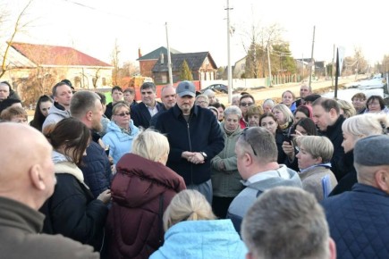 Встретился с жителями района Заречье, чтобы обсудить важные вопросы